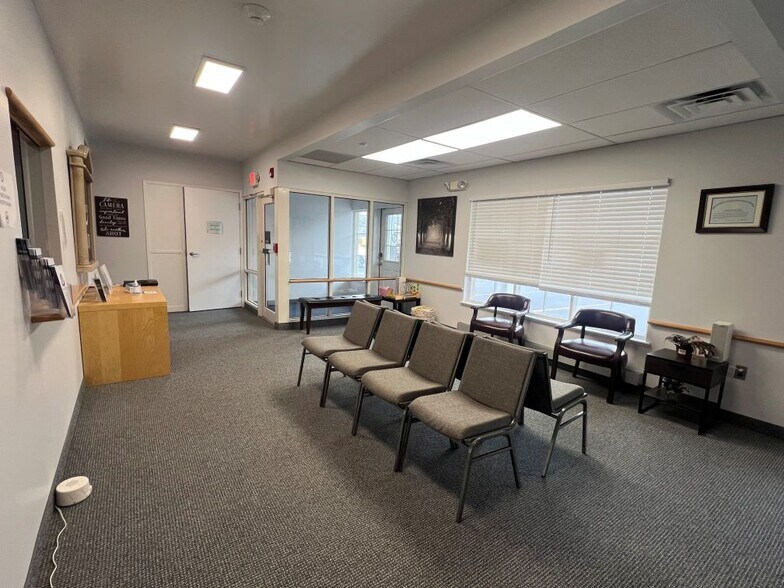 144 N Main St, Branford, CT à louer - Photo de l’immeuble – Image 3 sur 13