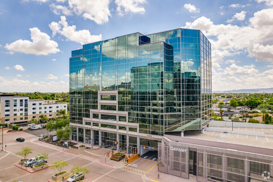 2575 E Camelback Rd, Phoenix, AZ à louer - Photo de l’immeuble – Image 3 sur 5