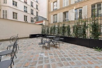 5 Rue Du Général Foy, Paris à louer Photo de l’immeuble– Image 2 sur 11