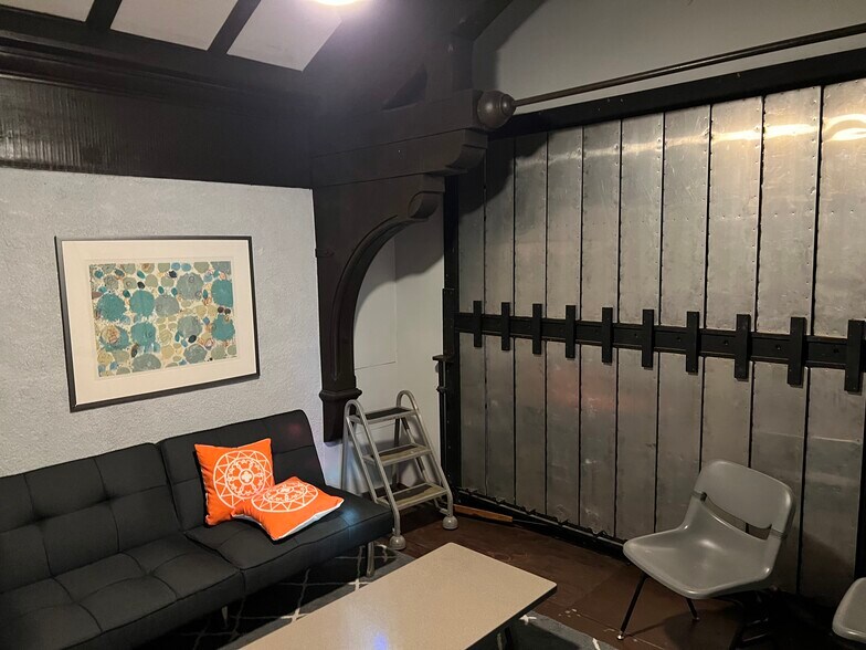 420 W 19th St, Costa Mesa, CA à louer - Photo de l’immeuble – Image 2 sur 3
