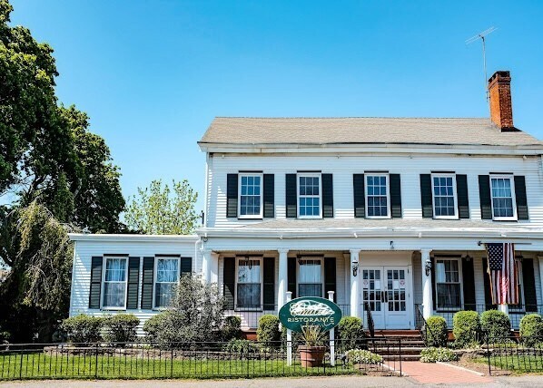 1 Colonial Pl, Harrison, NY à louer Photo principale– Image 1 sur 7