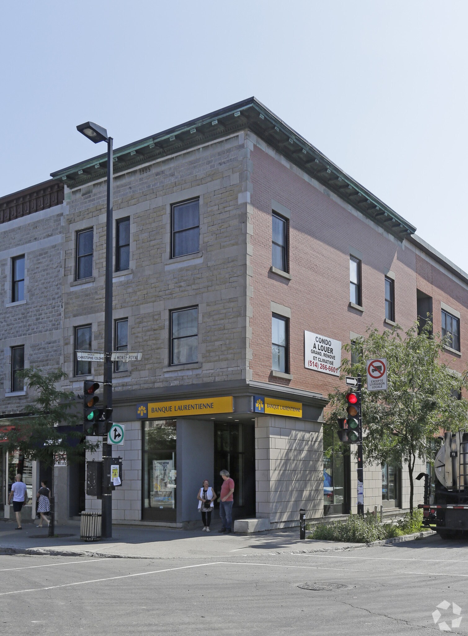 1100-1108 Av du Mont-Royal E, Montréal, QC à louer Photo principale– Image 1 sur 5