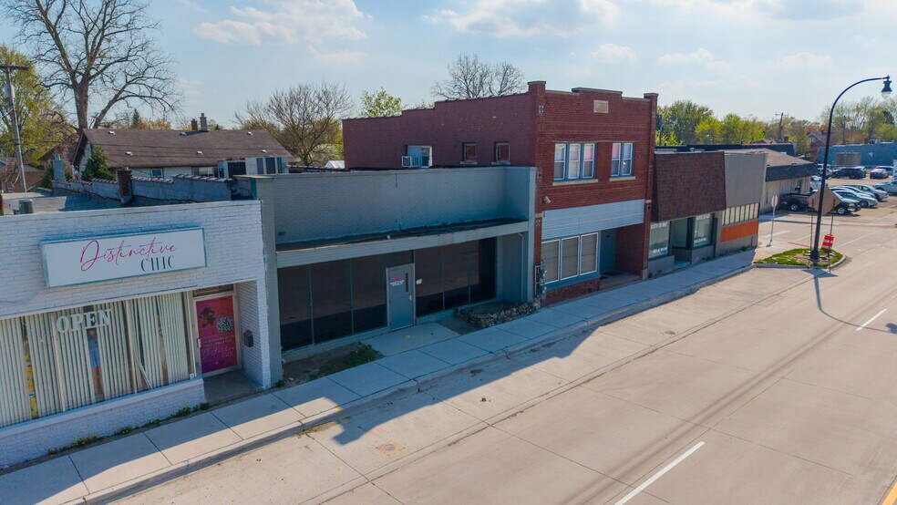 16914 E 9 Mile Rd, Eastpointe, MI à vendre - Photo de l’immeuble – Image 2 sur 19