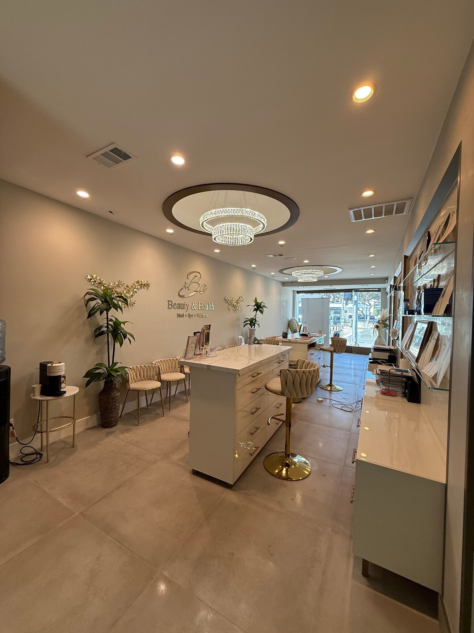 3028-3034 E Coast Hwy, Corona Del Mar, CA à louer Photo de l’immeuble– Image 1 sur 10