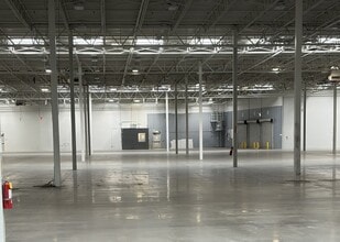 720 Dubuque Ave, South San Francisco, CA à louer Photo intérieure– Image 2 sur 4