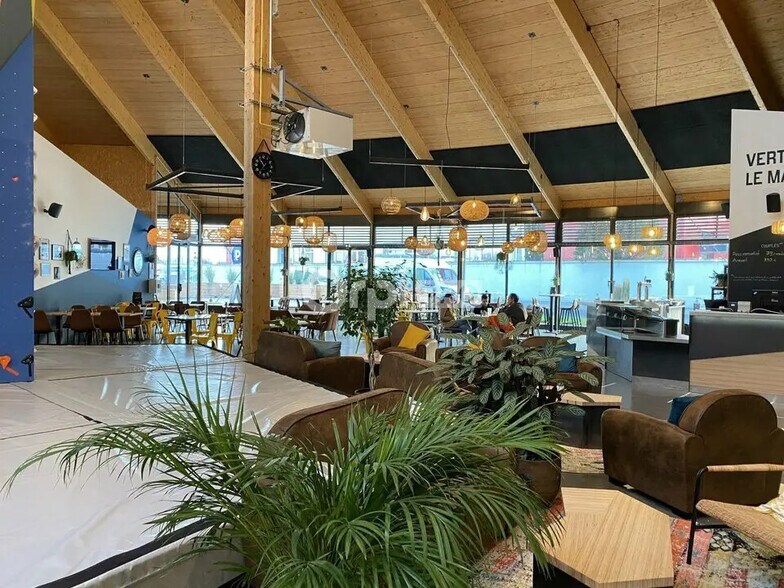 Local d'activités dans Le Mans à vendre - Photo de l’immeuble – Image 2 sur 3