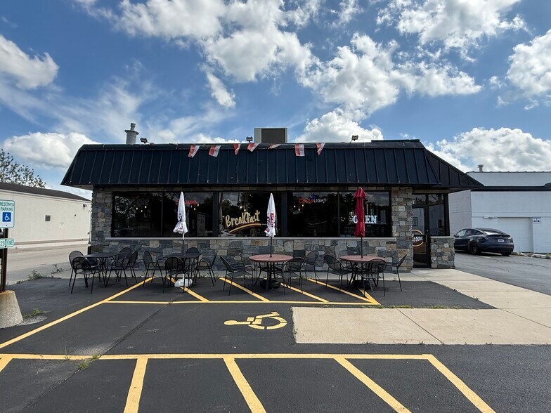 301 W Northwest Hwy, Barrington, IL à vendre - Photo de l’immeuble – Image 2 sur 12