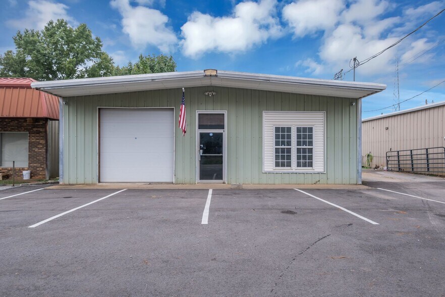 1409 Buffalo Rd, Lawrenceburg, TN à vendre - Photo de l’immeuble – Image 3 sur 37