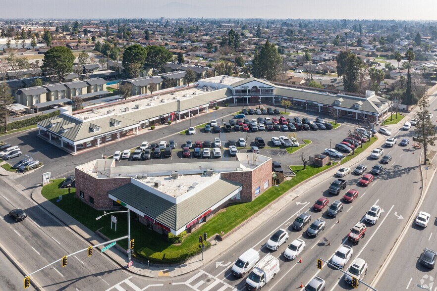 5101-5153 Ming Ave, Bakersfield, CA à louer - Photo de l’immeuble – Image 1 sur 9