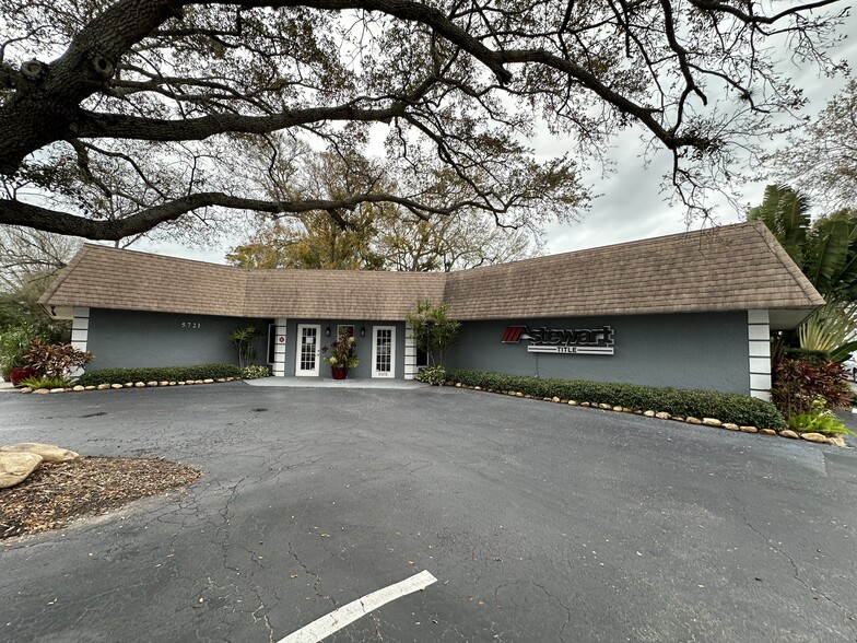 5721 4th St N, Saint Petersburg, FL à louer - Photo principale – Image 1 sur 14