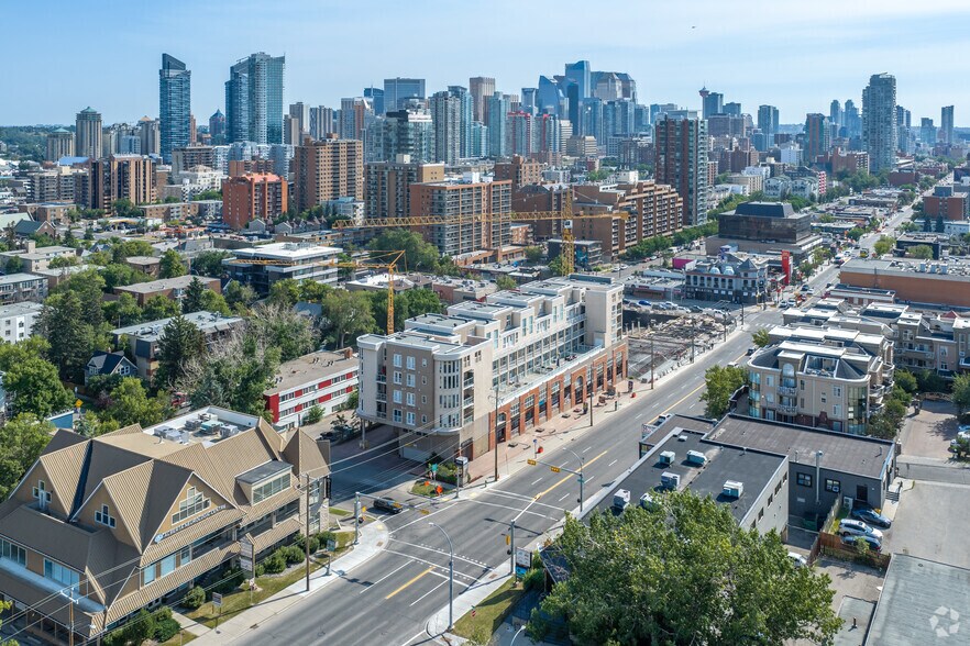 1524 17 Av SW, Calgary, AB à vendre - Aérien – Image 2 sur 5