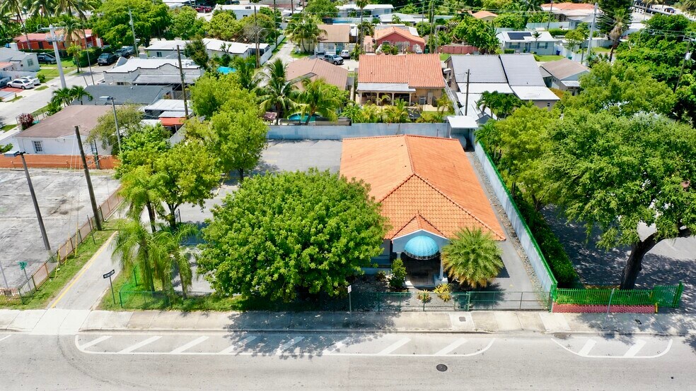 1831 NW 7th St, Miami, FL à louer - Photo de l’immeuble – Image 2 sur 28