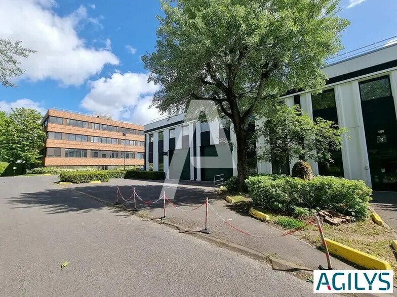 Local d’activités dans Verrières-le-Buisson à louer - Photo de l’immeuble – Image 3 sur 10