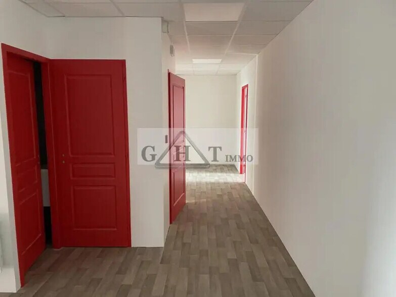Bureau dans Creil à louer - Photo intérieure – Image 2 sur 6