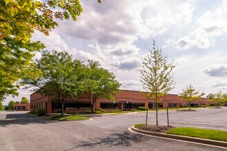 2505 Lord Baltimore Dr, Windsor Mill, MD à louer Photo de l’immeuble– Image 2 sur 2