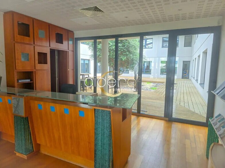 Bureau dans Clermont-Ferrand à louer - Photo de l’immeuble – Image 2 sur 14
