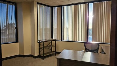 3020 Old Ranch Pky, Seal Beach, CA à louer Photo intérieure– Image 2 sur 4