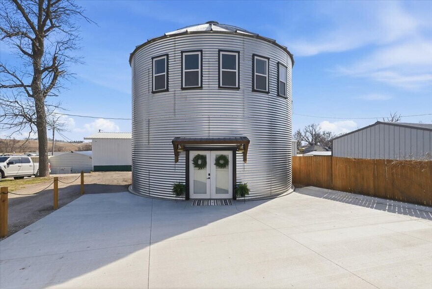 131 3rd St, Underwood, IA à vendre - Photo de l’immeuble – Image 2 sur 44