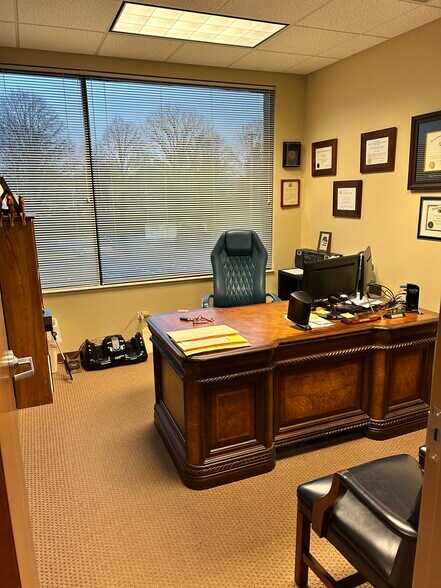 1730 Park St, Naperville, IL à louer - Photo intérieure – Image 3 sur 13