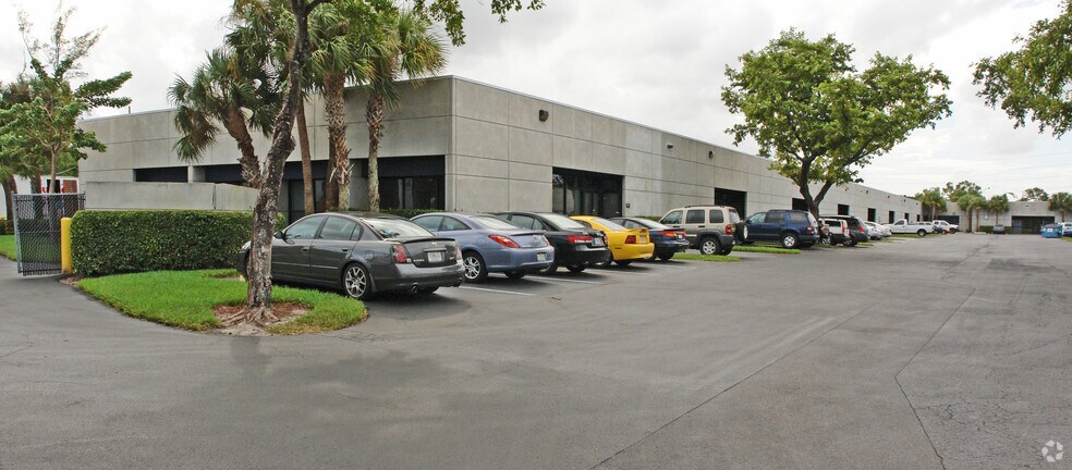 776-858 S Military Trl, Deerfield Beach, FL à louer - Photo de l’immeuble – Image 3 sur 14