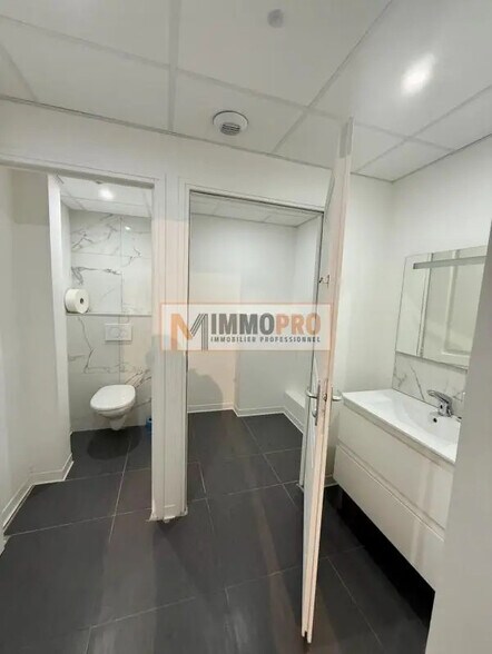 Bureau dans Biot à louer - Photo de l’immeuble – Image 3 sur 3