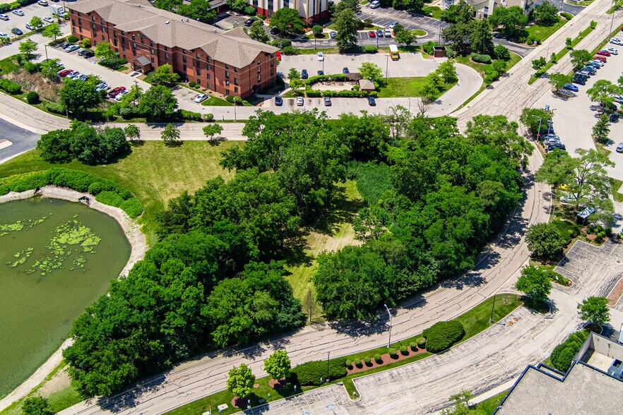 250 St Regis Dr, Lombard, IL à vendre - Photo de l’immeuble – Image 2 sur 25