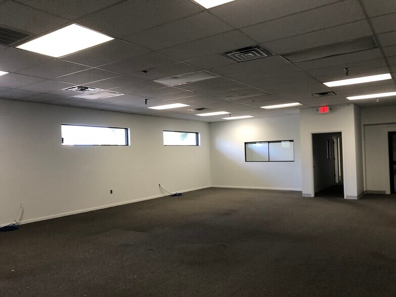 3010 22nd Ave S, Saint Petersburg, FL à louer - Photo de l’immeuble – Image 3 sur 12