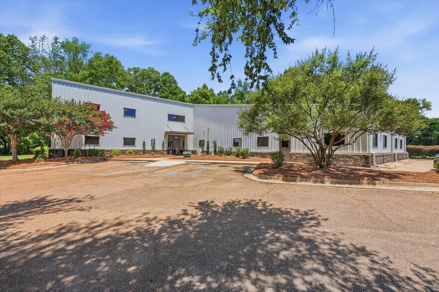 219 Industrial Dr, Ridgeland, MS à louer - Photo de l’immeuble – Image 1 sur 16