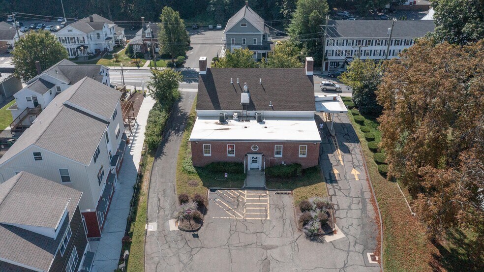 159 Greenwood Ave, Bethel, CT à louer - Photo de l’immeuble – Image 2 sur 38