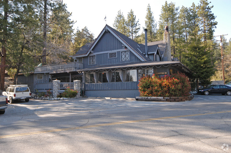 54950 Pine Crest Ave, Idyllwild, CA à louer - Photo principale – Image 1 sur 10