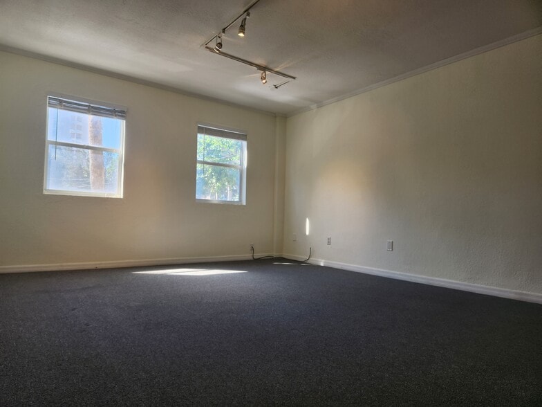 534-538 S Pineapple Ave, Sarasota, FL à louer - Photo de l’immeuble – Image 2 sur 4