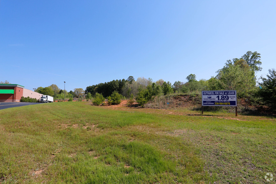 2380 W Highway 10, Newton, NC à louer - Photo principale – Image 1 sur 4