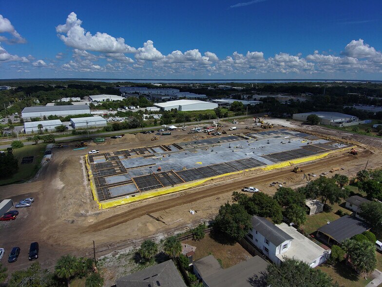 W Airport Blvd, Sanford, FL à louer - Photo de l’immeuble – Image 1 sur 5