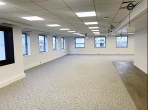 13 Bis Rue De L'Abreuvoir, Courbevoie à louer Photo intérieure– Image 2 sur 5
