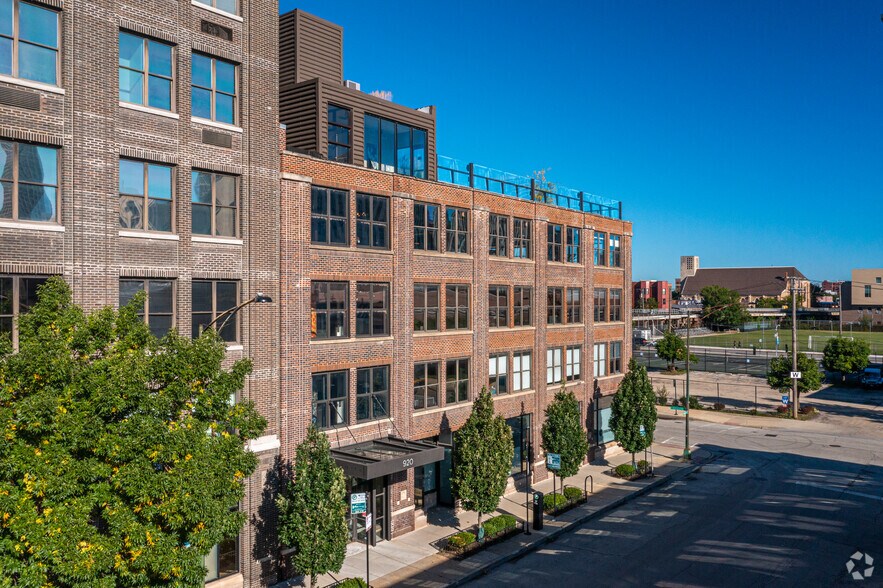 920 N Franklin St, Chicago, IL à louer - Photo de l’immeuble – Image 3 sur 9