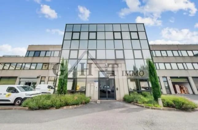 Plus de détails pour Bureau, Industriel/Logistique à louer