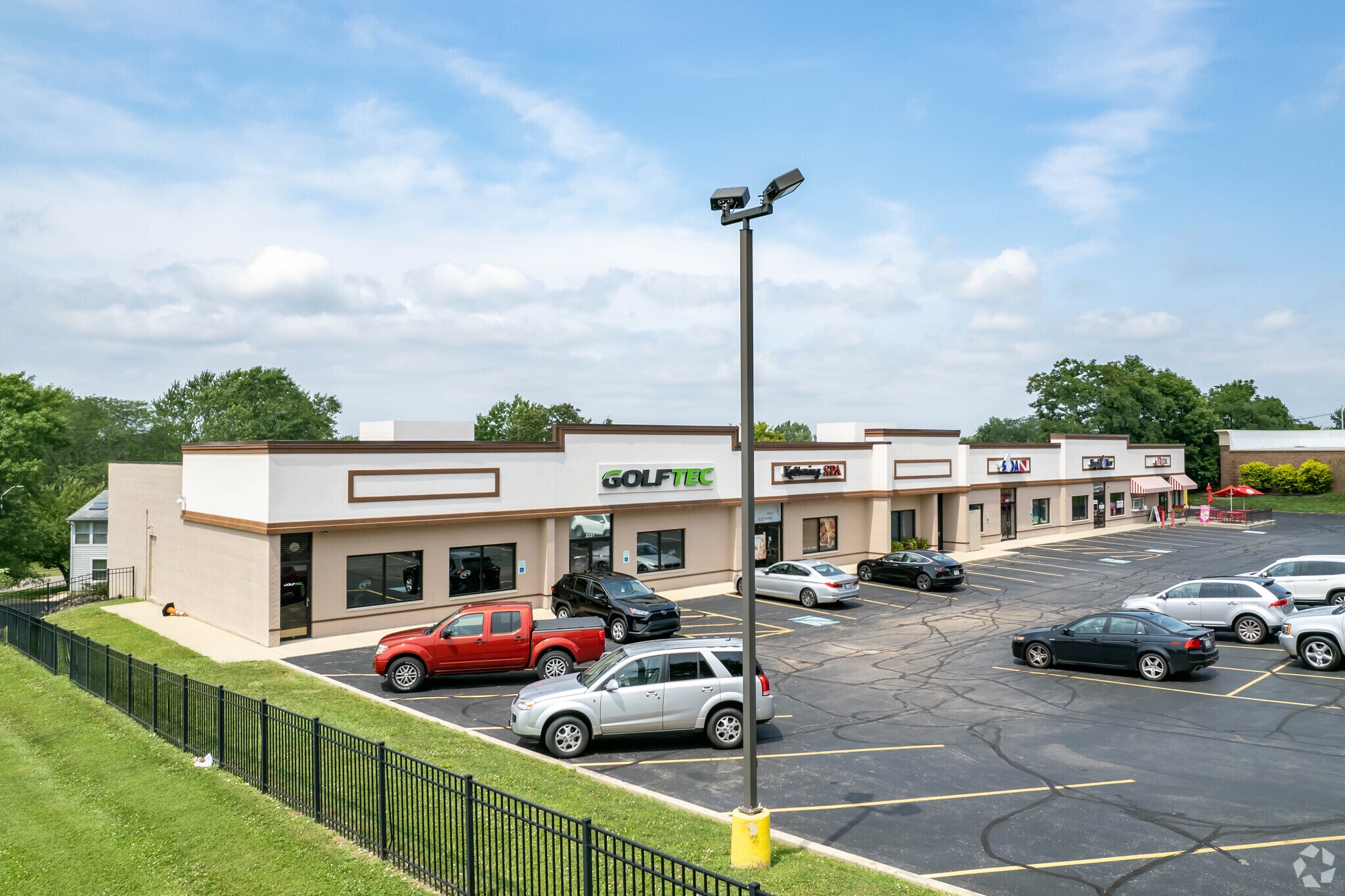 3331-3371 E Stroop Rd, Dayton, OH à louer Photo principale– Image 1 sur 7