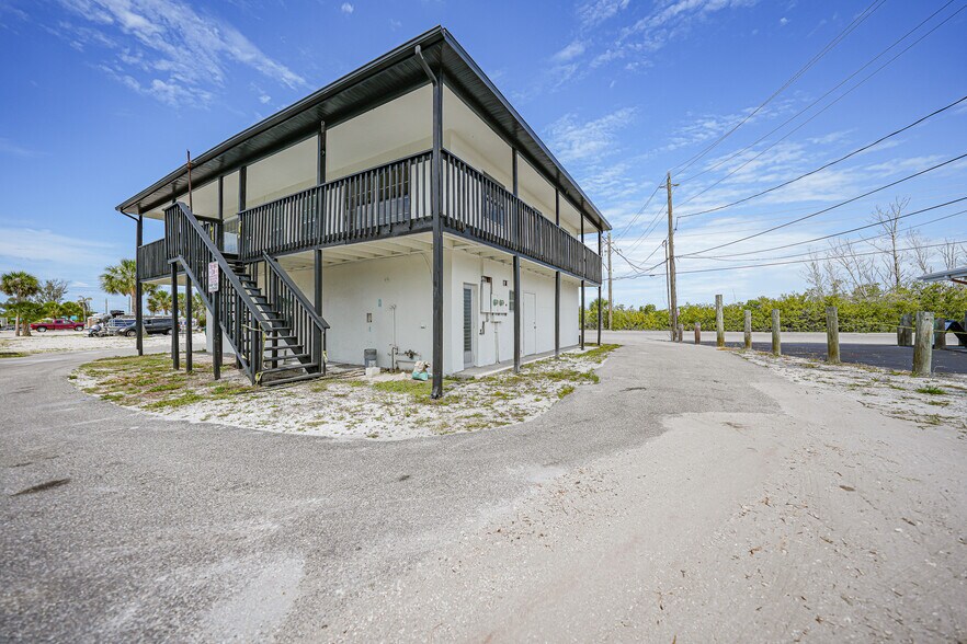 1261 Beach Rd, Englewood, FL à vendre - Photo de l’immeuble – Image 3 sur 57