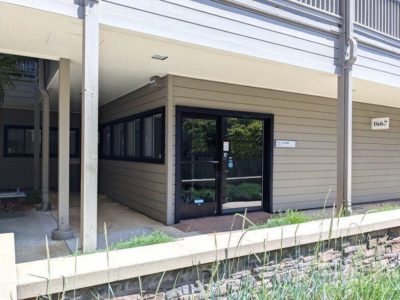 1667 Dominican Way, Santa Cruz, CA à louer - Photo de l’immeuble – Image 2 sur 9