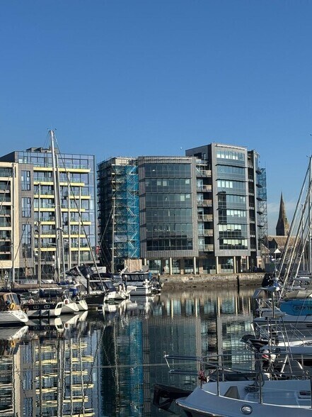 North East Quay, Plymouth à louer - Photo de l’immeuble – Image 2 sur 4