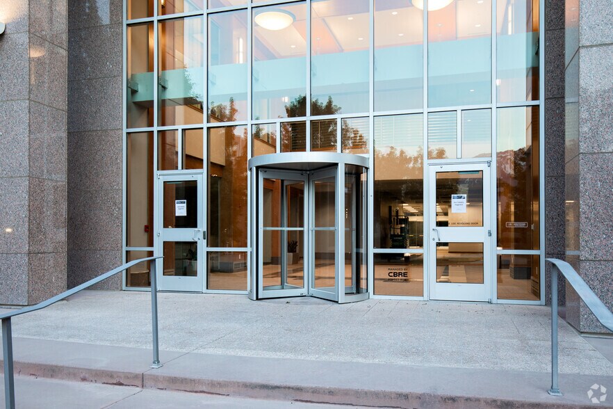 200 W Civic Center Dr, Sandy, UT à louer - Photo de l’immeuble – Image 2 sur 5