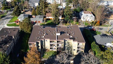 1037 Wychbury Av, Victoria, BC - VUE AÉRIENNE  vue de carte - Image1