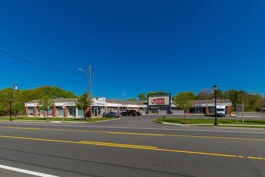 1707-1735 Montauk Hwy, Bellport Village, NY à louer - Photo de l’immeuble – Image 3 sur 8