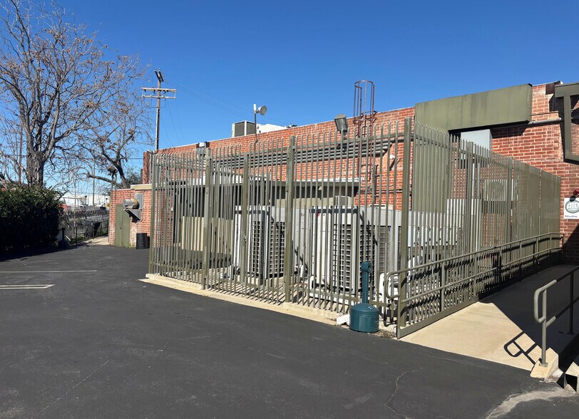 157-159 W Providencia Ave, Burbank, CA à louer - Photo de l’immeuble – Image 3 sur 14