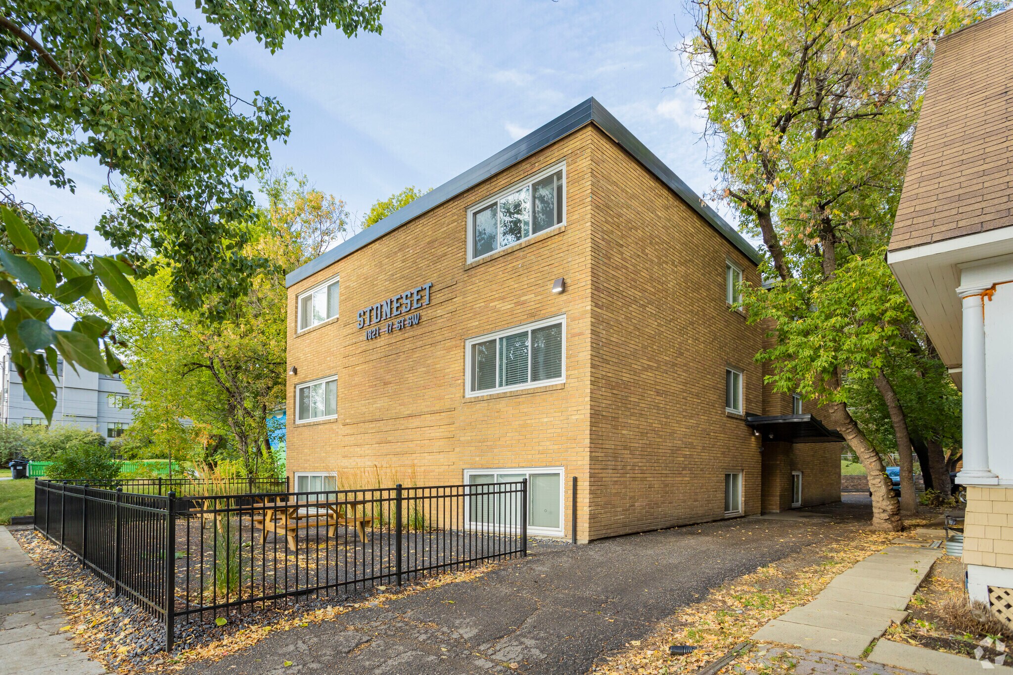 1821 17 St SW, Calgary, AB à vendre Photo principale– Image 1 sur 3