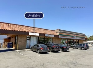 895-897 E Vista Way, Vista, CA à louer Photo de l’immeuble– Image 1 sur 4