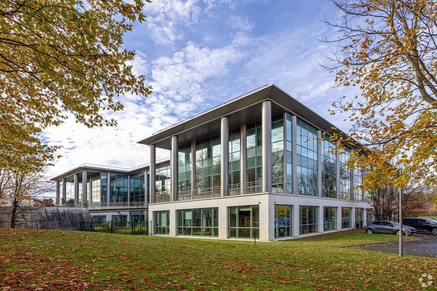 229 Rue De La Belle Etoile, Roissy-en-France à louer - Photo principale – Image 1 sur 2