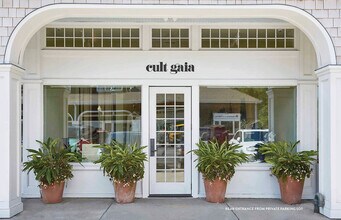 66 Newtown Ln, East Hampton, NY à louer Photo de l’immeuble– Image 2 sur 10