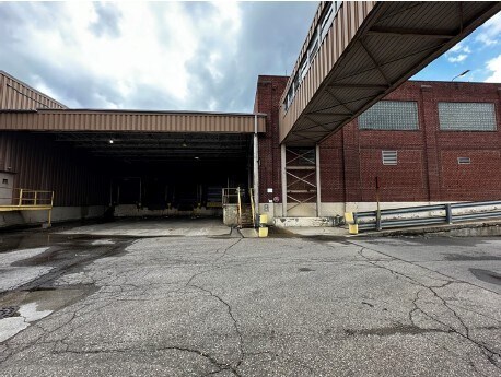 1611 James P Cole Blvd, Flint, MI à vendre - Photo de l’immeuble – Image 2 sur 9