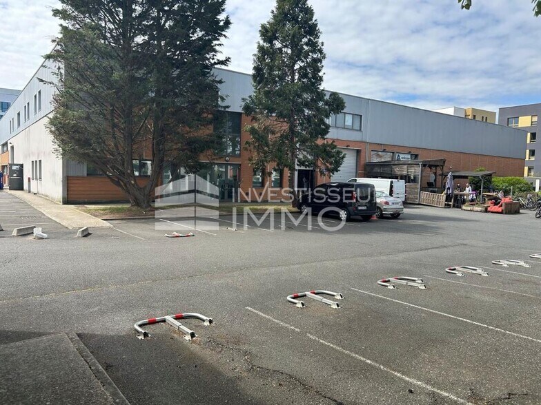 Local d’activités dans Massy à louer - Photo de l’immeuble – Image 3 sur 5